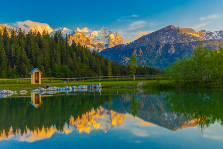 2021 Badesee Hasliberg Bergkulisse