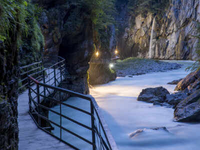 Abendbeleuchtung Aareschlucht 9