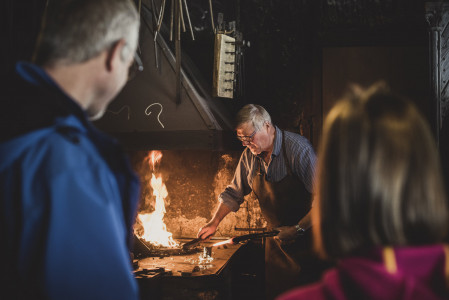 Hufschmied bei der Arbeit Freilichtmuseum Ballenberg