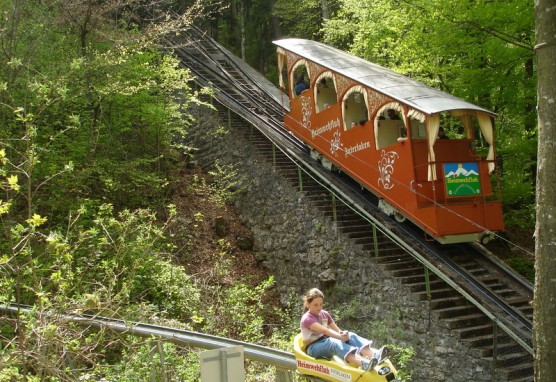 Nostalgische Drahtseilbahn von Interlaken auf die Heimwehfluh