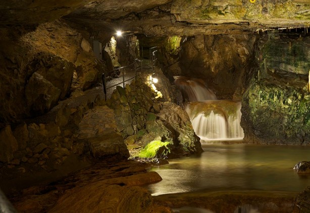 Beatushöhlen Sundlauenen