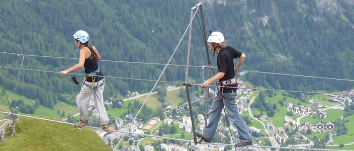 Klettersteig Gemmi hoch ueber der Erde