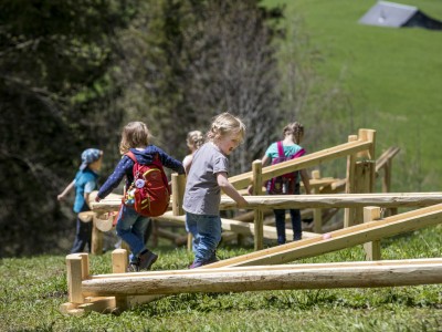 2021 Kugelweg Kinder spielen Meiringen Hasliberg