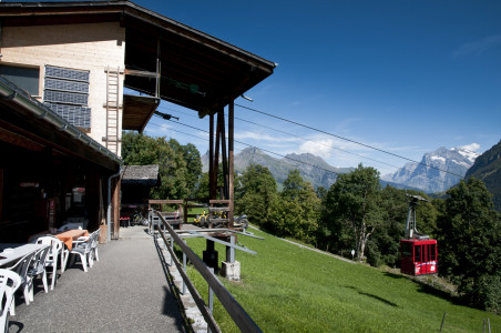 Nostalgische Luftseilbahn von Isenfluh nach Sulwald im Berner Oberland