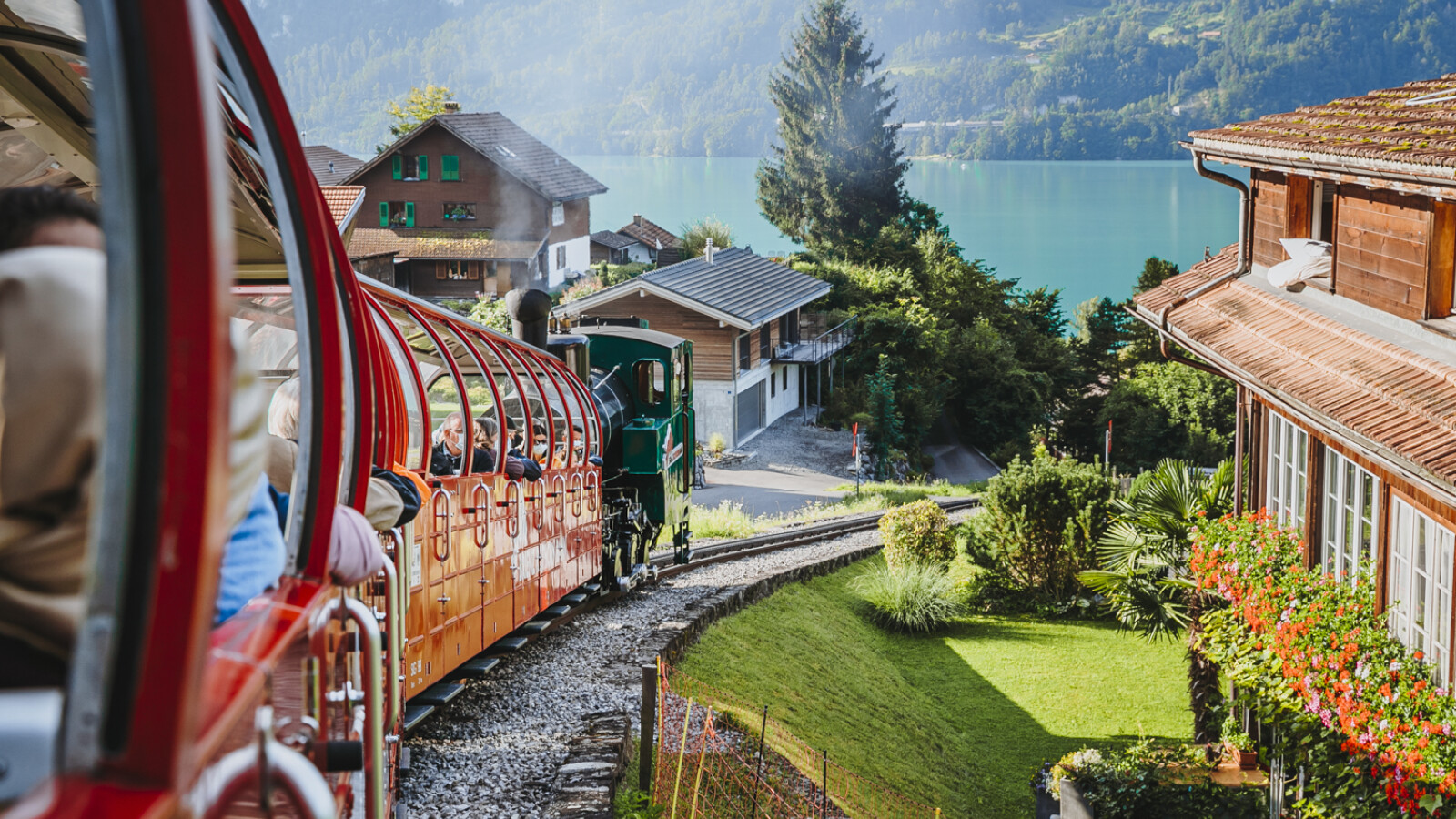 2021 Brienzer Rothorn Bahn Hintergrund Brienzersee ©Rabea Hüppi Fotografie