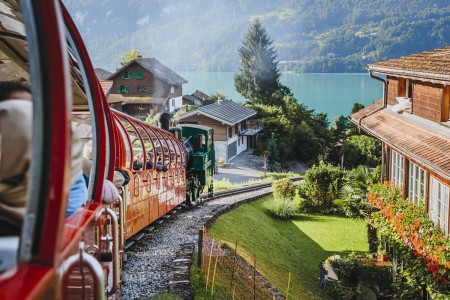 2021 Brienzer Rothorn Bahn Hintergrund Brienzersee ©Rabea Hüppi Fotografie