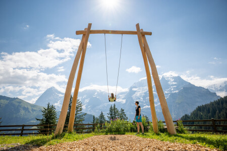 Winteregg Panorama Swing Winteregg Muerren Mutter und Tochter