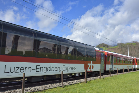 Panoramawagen zwischen Luzern und Engelberg der Zentralbahn