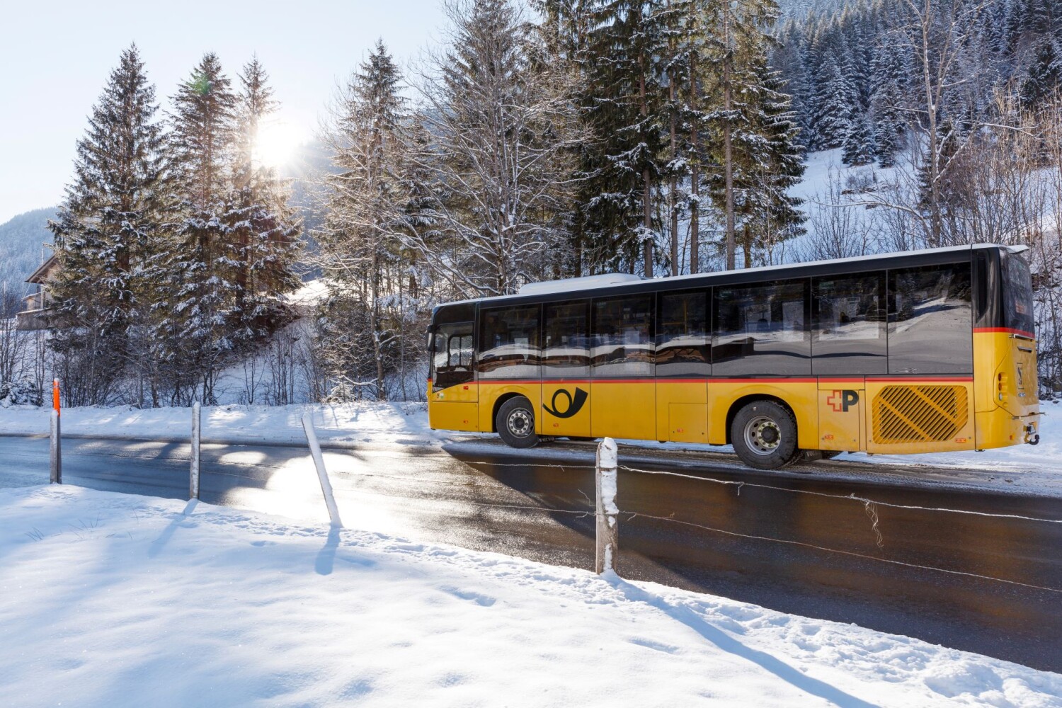 Postauto Gstaad Winter