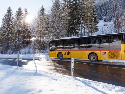 Postauto Gstaad Winter