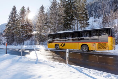 Postauto Gstaad Winter
