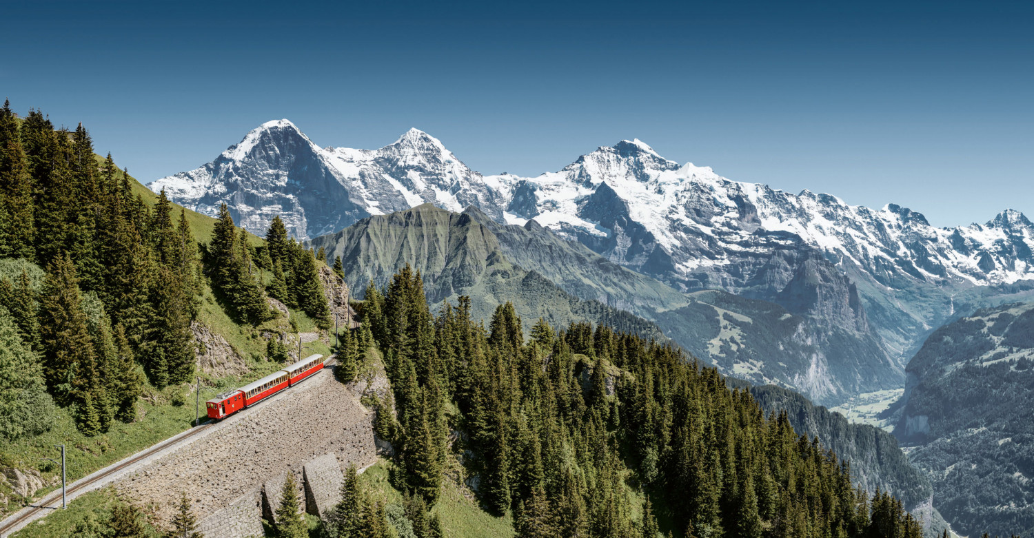 Zahnradbahn Schynige Platte mit Sicht auf Eiger, Mönch und Jungfrau
