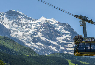 Luftseilbahn Wengen - Männlichen mit Open-Air Balkon mit spektakulärer Aussicht